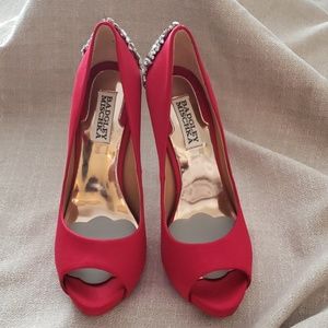 Red Badgley Mischka Peep toe platform Pumps